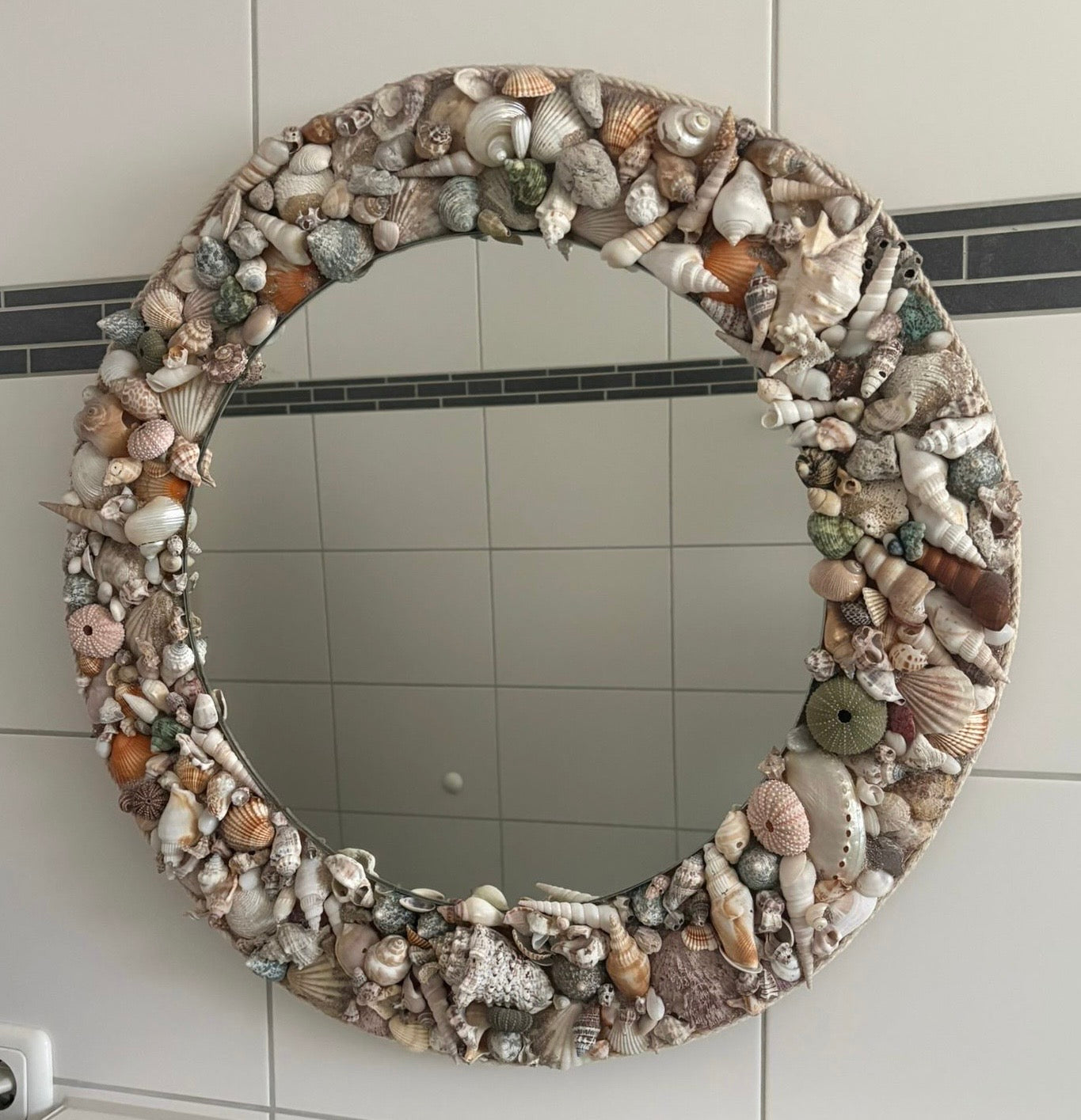 Calypso Mirror — Natural Shell Mosaic, Round, Neutral Tones
